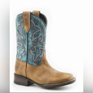 Roper size 5 gorgeous blue leather cowboy boots!